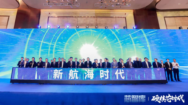 上海揭幕创意冰屏启动台高清透明全息冰屏启动仪式